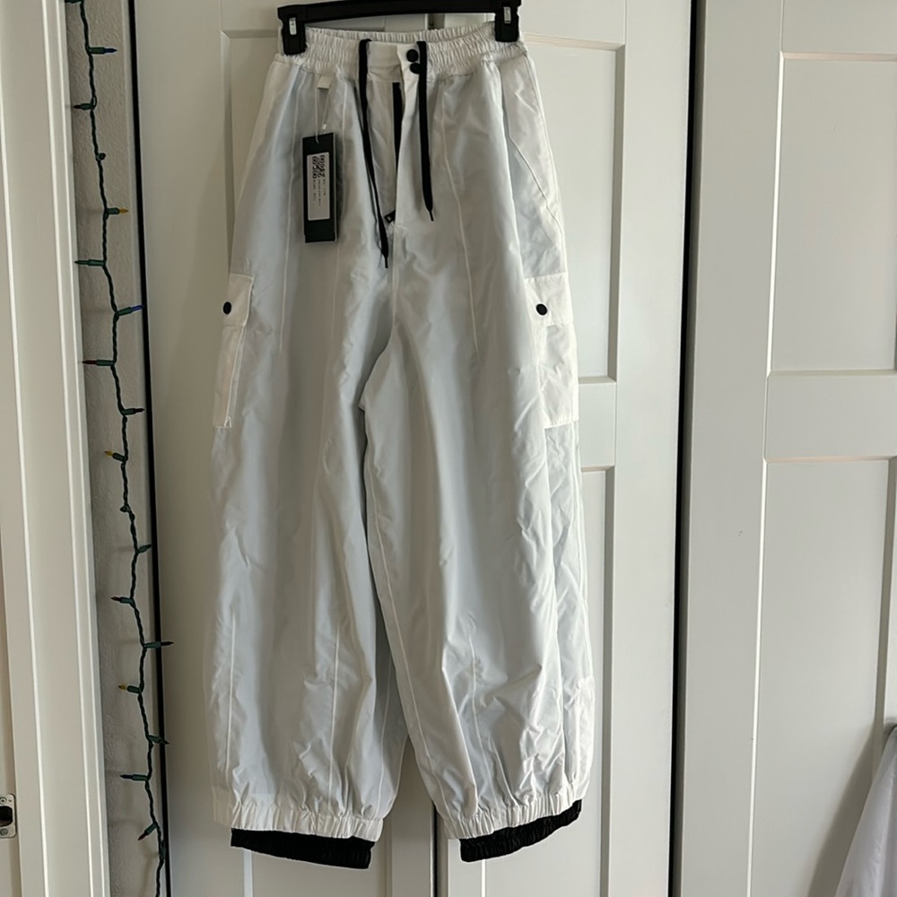 Baggy style snowboard pants
